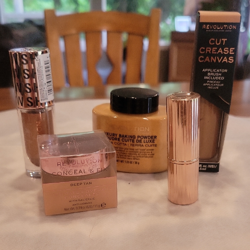 Revolution Make-Up Bundle Summer Bronze